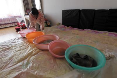 涞水楼上漏水，住户失联，小区没物管，业主维权难！律师来支招……